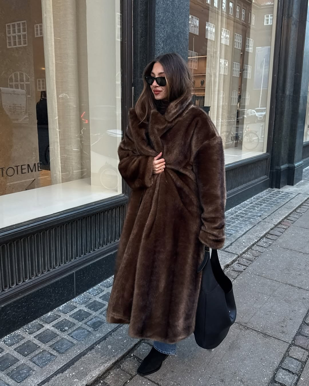 Brown Wool Overcoat for Women - Elegant Long Winter Coat for Timeless Style 1