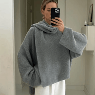 Luźny sweter dzianinowy Xia z szalikiem