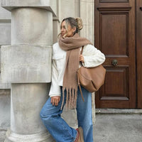 Zimowy szalik z frędzlami Tanya